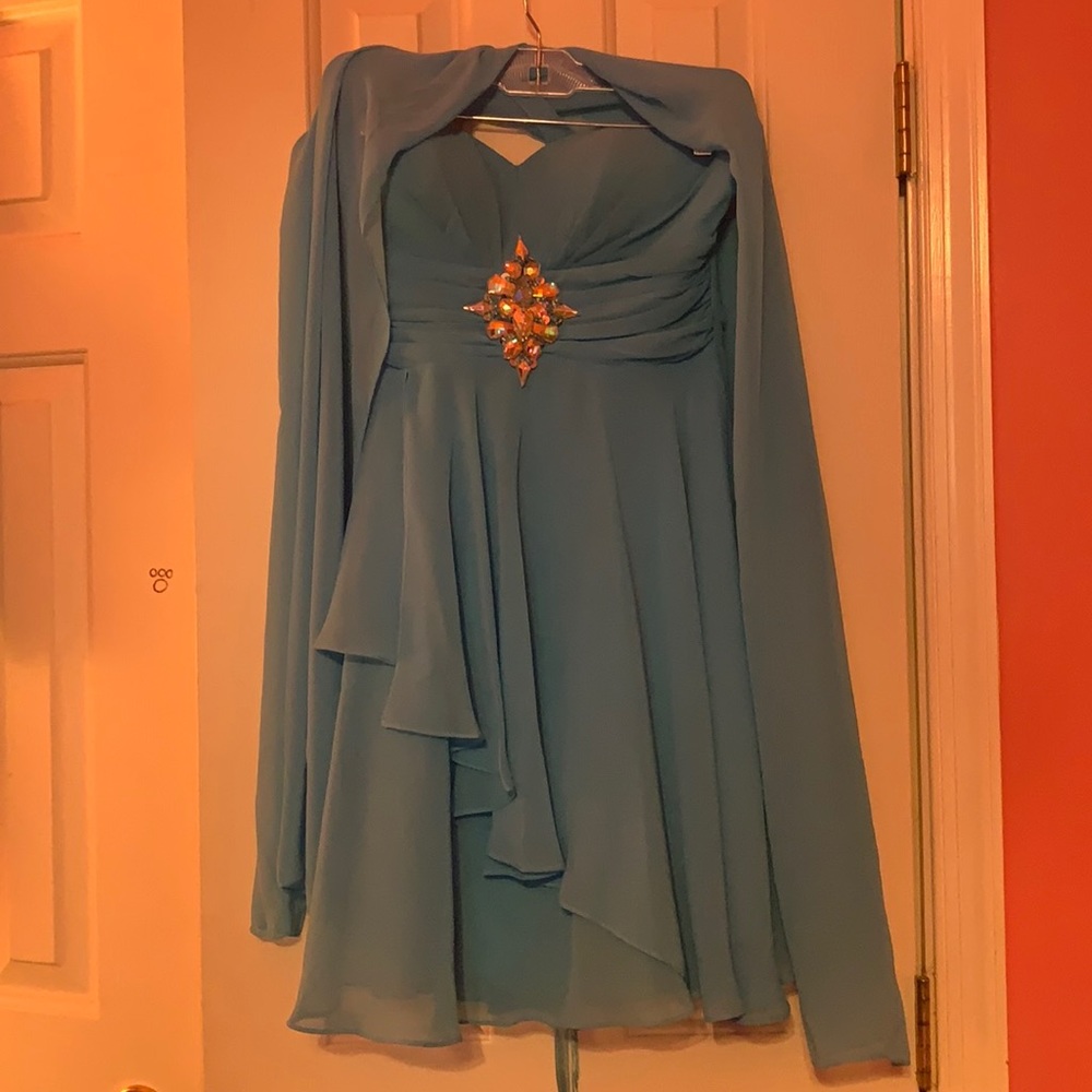 Short Prom dress with Gems. Sweetheart neckline. Corset back, Shawl Included.